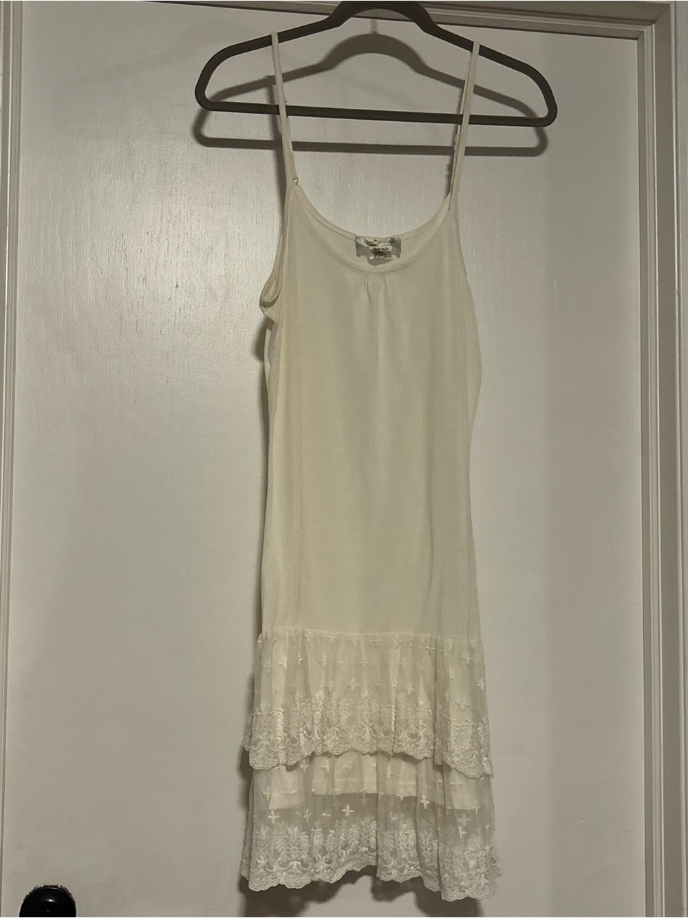 ⭐️Lady Noiz Cream Lace-Tiered Camisole Slip Dress